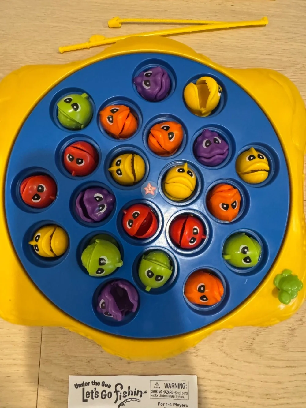 TOY - Pressman Let's Go Fishin' - Under The Sea Game for Kids and Families
